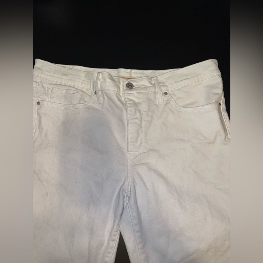 Levi's Solid White 311 Shaping Denim Jean Capris Size 32 EUC - Picture 4 of 8